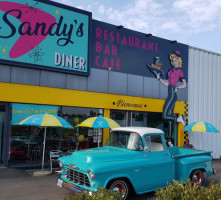 Sandy's Diner outside