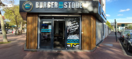 Burger Store outside