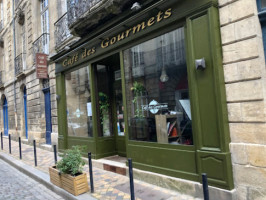 Cafe des Gourmets outside