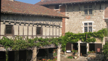 Hostellerie du Vieux Pérouges outside