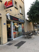 Pizzeria Le Manosco inside