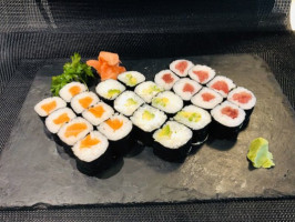 Okiddo Sushi inside