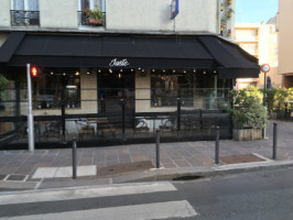 Juste La Brasserie outside