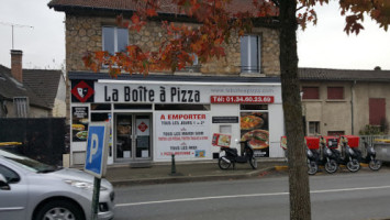 La Boite A Pizza outside