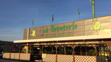 La Pataterie outside
