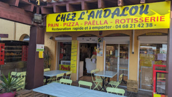 Chez L'andalou Pizzas-pain-paella inside