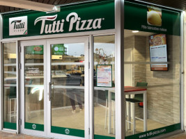 Tutti Pizza Castanet inside