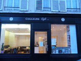 Couleurs cafe outside
