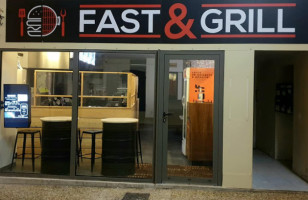 Fast And Grill inside