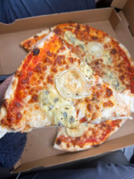 Pizzas Luppio food
