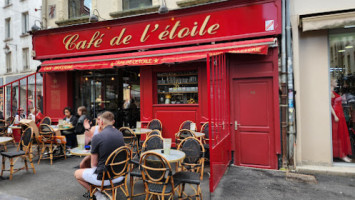 Cafe De Letoile inside