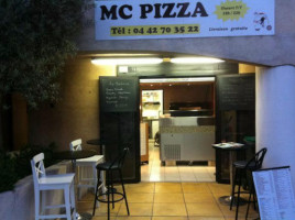 Mc Pizza inside
