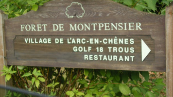 Restaurant Golf De Montpensier food
