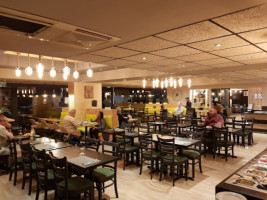 Girona Café Bar Restaurant Rungis inside