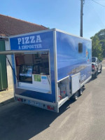 Camion Pizza Vert outside