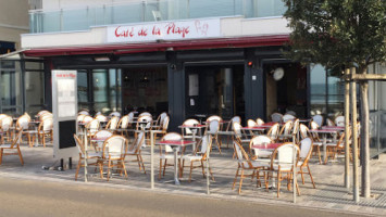 Cafe De La Plage inside