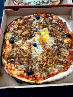 Pizza 'Y'olo food