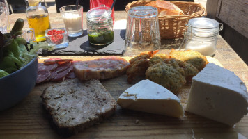 Le Chalet Savoyard food