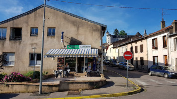 Le Vieux Moulin outside