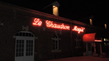 Cabaret le Chaudron Magik food