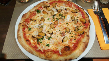 Pizzeria-Creperie La Morny food