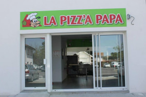 Pizz'a Papa outside