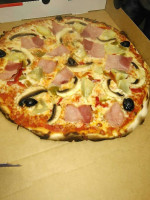 Pizz' Al Capone food