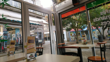 Le Cafe Gourmand inside