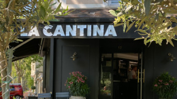 La Cantina outside