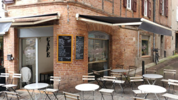 CAPULUS Bagels & Coffee Shop inside