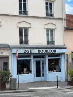 Zoé Bouillon outside