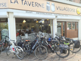 La Taverne Villageoise outside