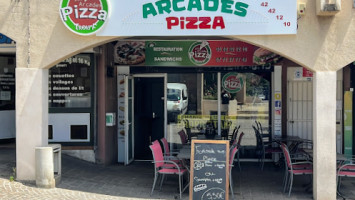 Arcades Pizza outside