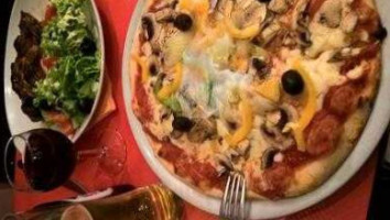 Pizzera Taormina food