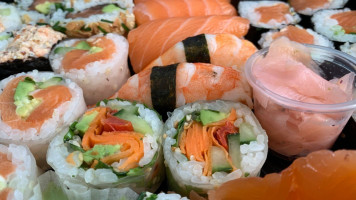 Emeraude Sushi food