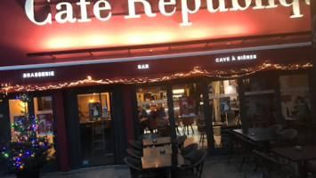 Cafe Republique inside