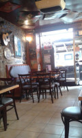 Café De L'aurore inside