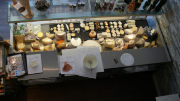 Comptoir des fromages inside