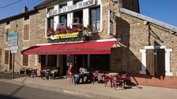 Le Renoveau Brasserie inside