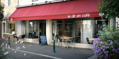 Dit Vin Cafe inside