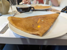 Creperie Maryvonne inside