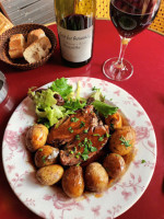 Le Beaujolais d'Auteuil food