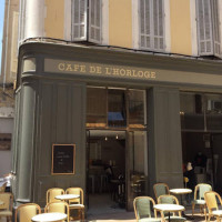 Le Café De L'horloge inside