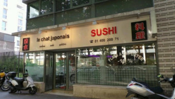 Le Chat Japonais outside