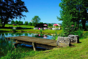 La Fraicheur De L'etang inside