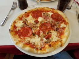 Pizza Del Castello food