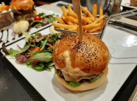 Le French Burger food