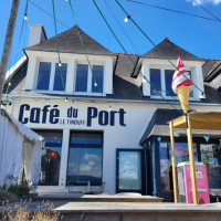 Cafe Bouquinerie Du Port outside