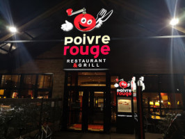 Poivre Rouge outside