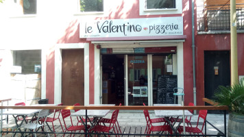 Pizzeria Le Valentino inside